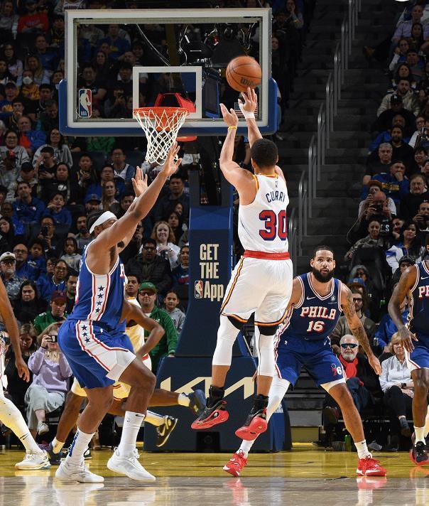 76人队客场大胜篮网队取得三连胜