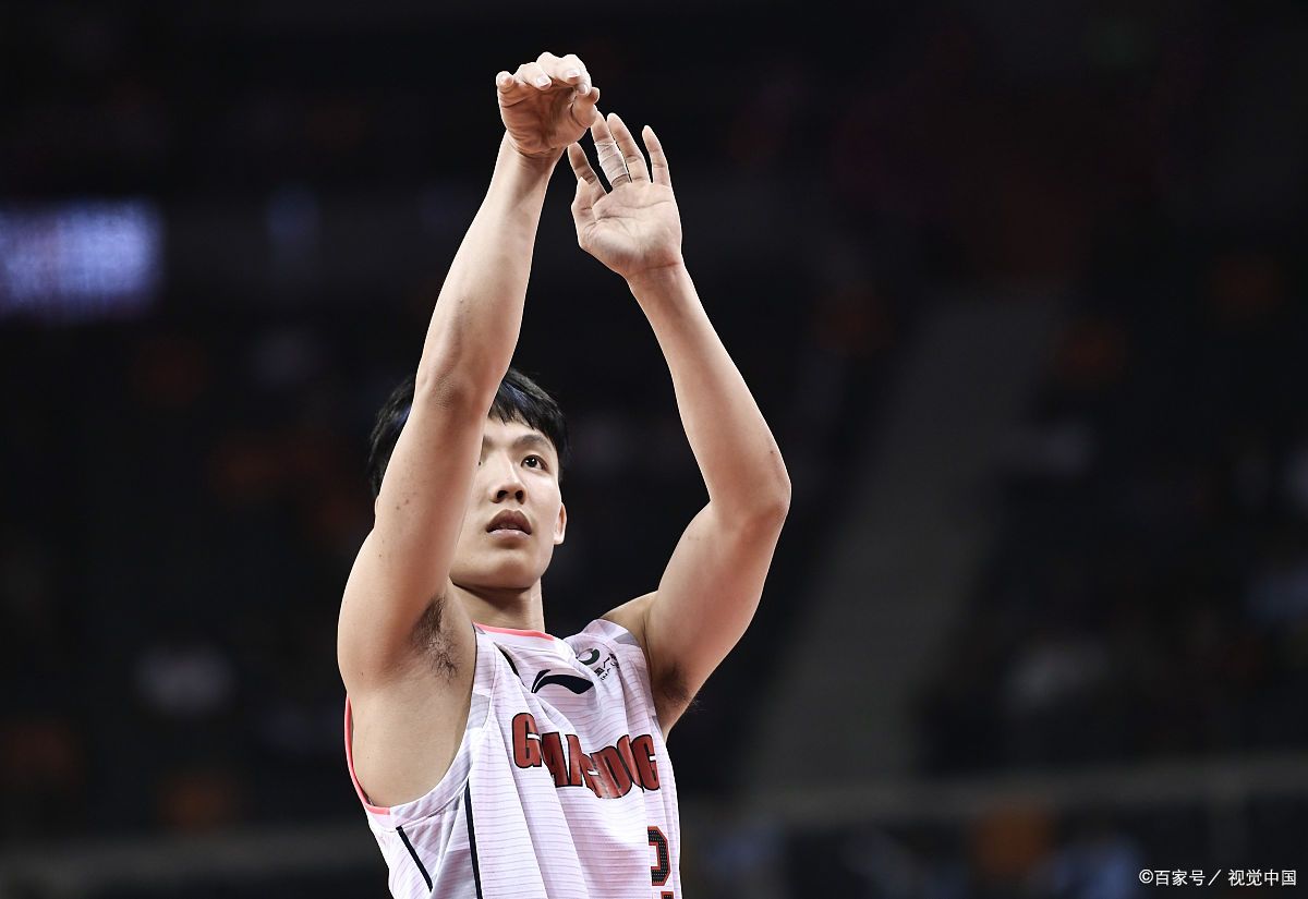 里昂中场控球能力强劲，取得关键胜利