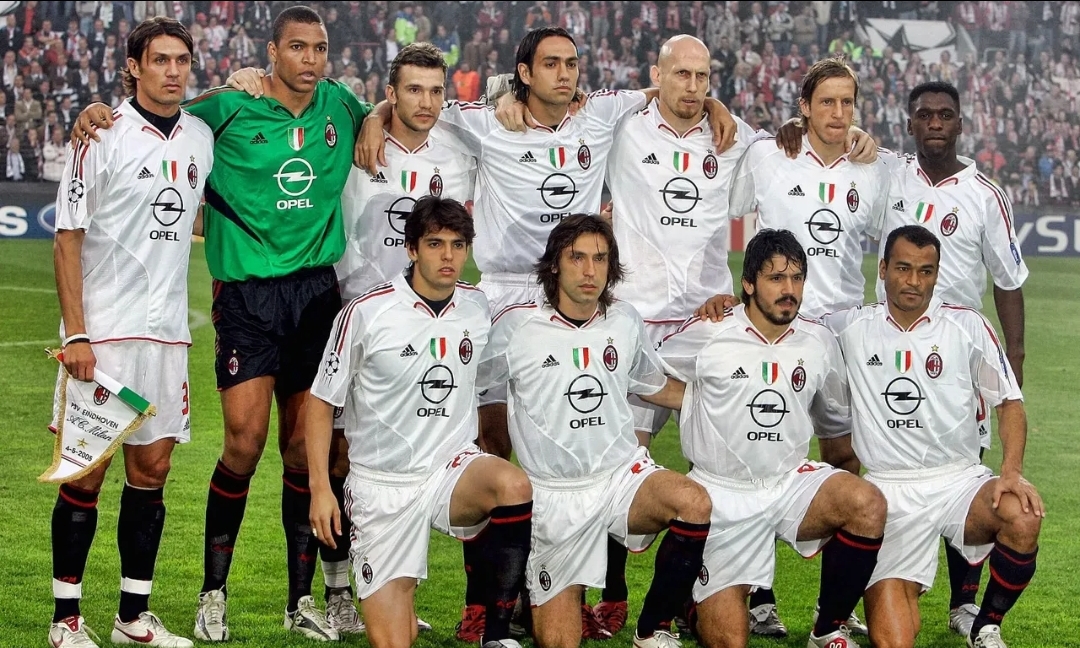 AC米兰球员集体操练,力求全取三分 AC米兰球员集体操练,力求全取三分