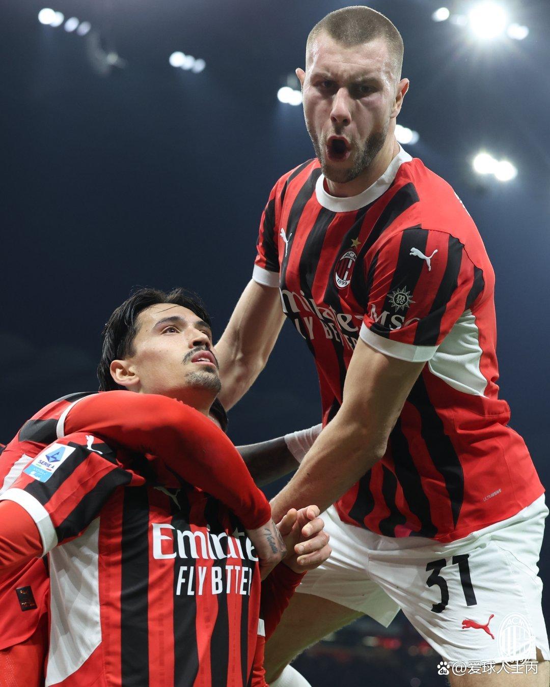 AC米兰球员集体操练,力求全取三分 AC米兰球员集体操练,力求全取三分