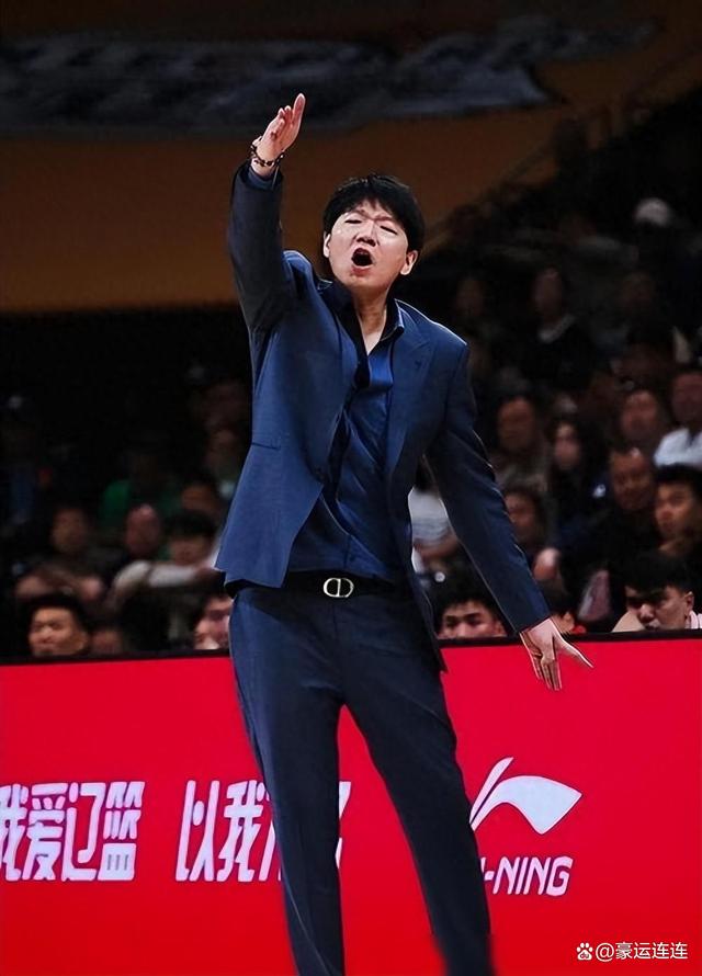 球队换帅,新主帅寻找最佳阵容打破僵局 球队换帅,新主帅寻找最佳阵容打破僵局