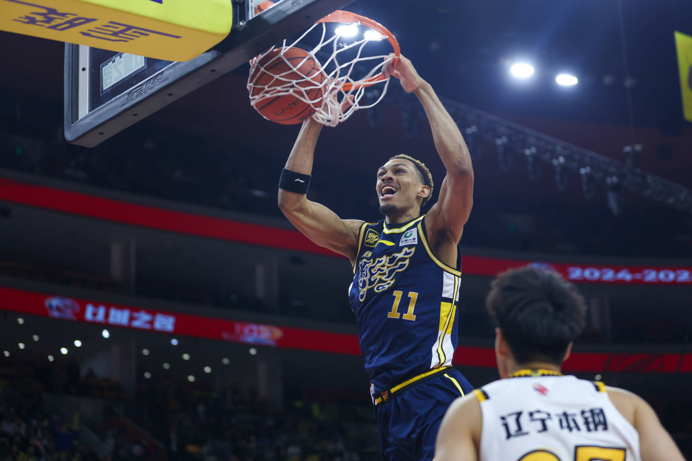 球队换帅,新主帅寻找最佳阵容打破僵局 球队换帅,新主帅寻找最佳阵容打破僵局