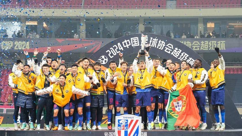 中超联赛颁奖典礼现场,多位球星登台领奖 中超联赛颁奖典礼现场,多位球星登台领奖