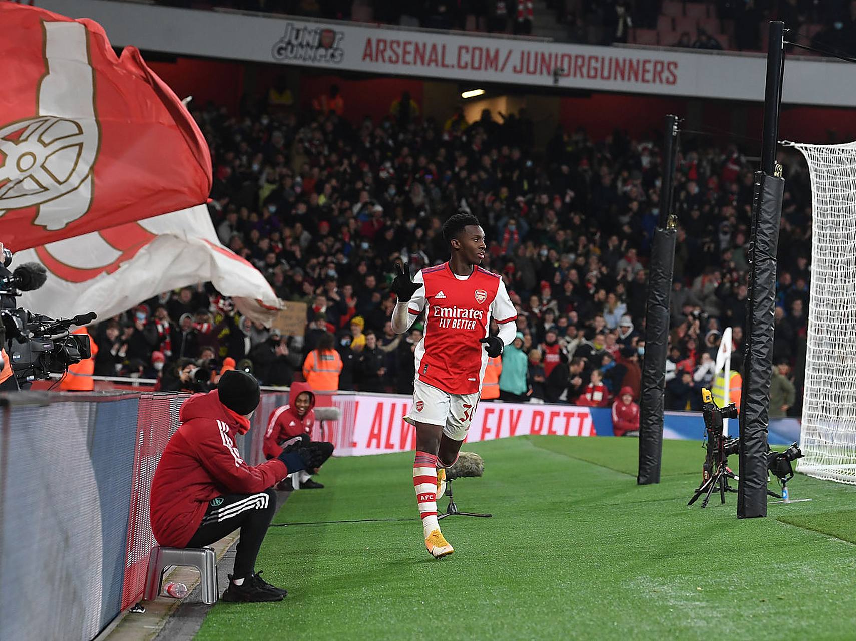 阿森纳主场大胜，终结连胜低迷