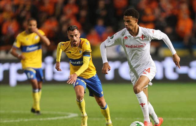 包含佛罗伦萨客场逆袭获胜，全队庆祝的词条