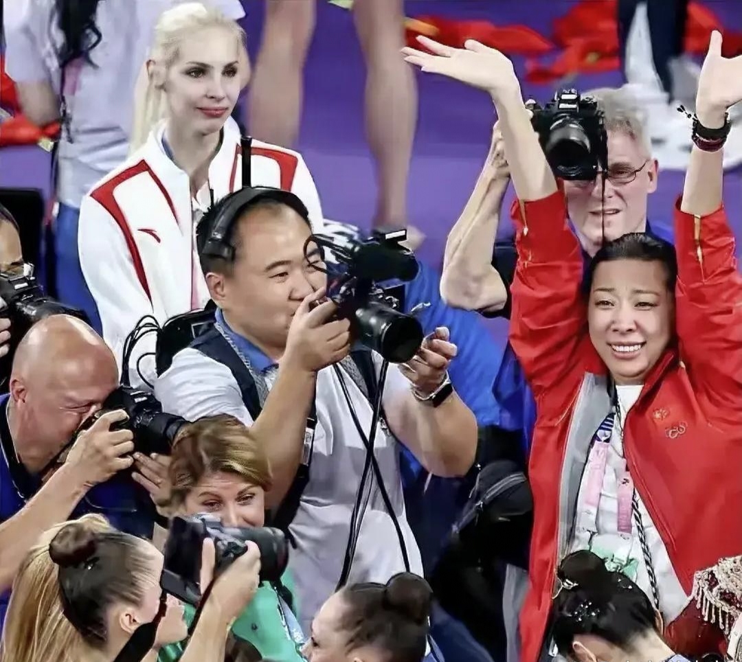 俄罗斯队夺得团体赛冠军!霸气十足! 俄罗斯队夺得团体赛冠军!霸气十足!