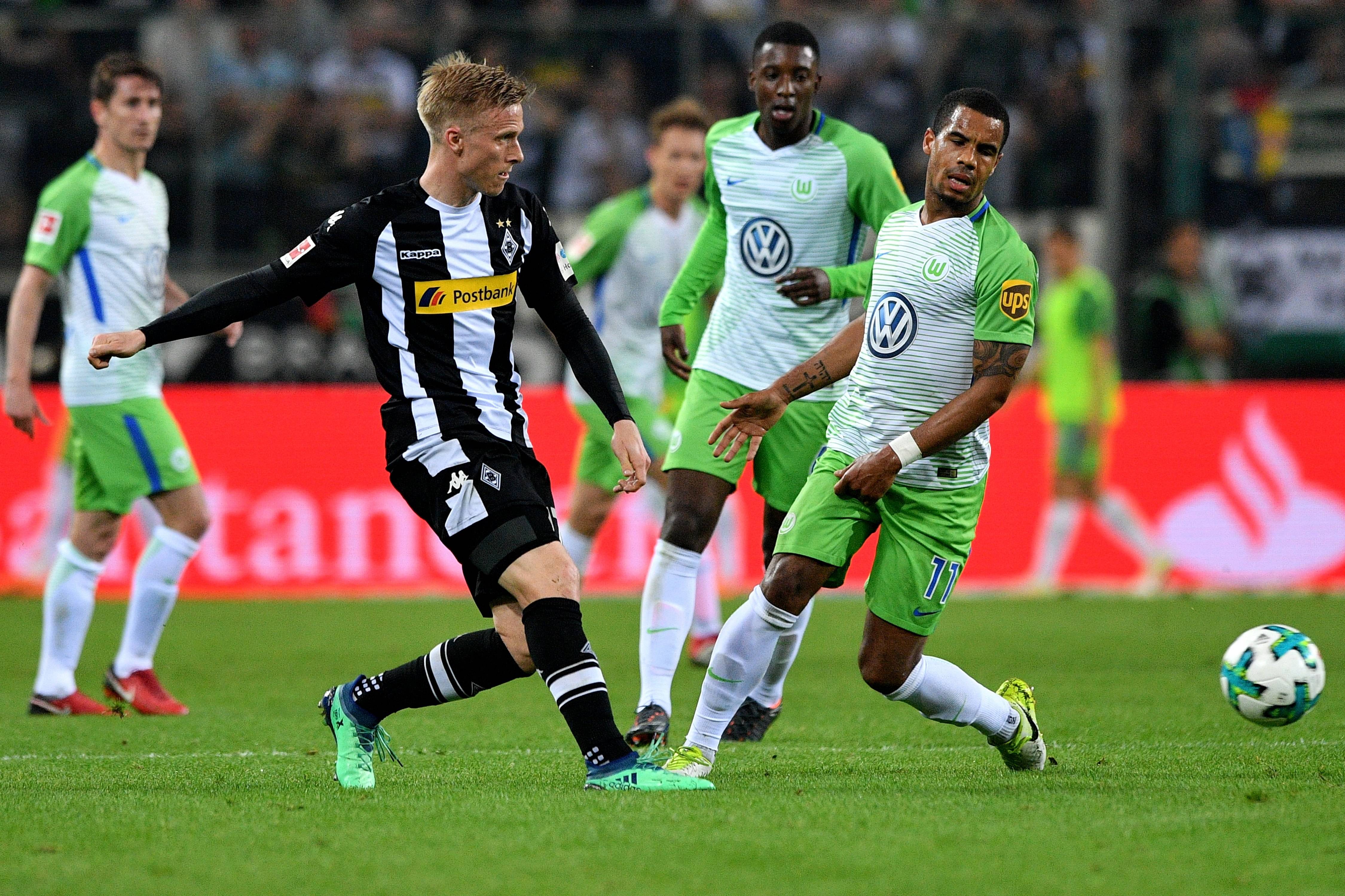 沃尔夫斯堡球员庆祝赛季最佳表现