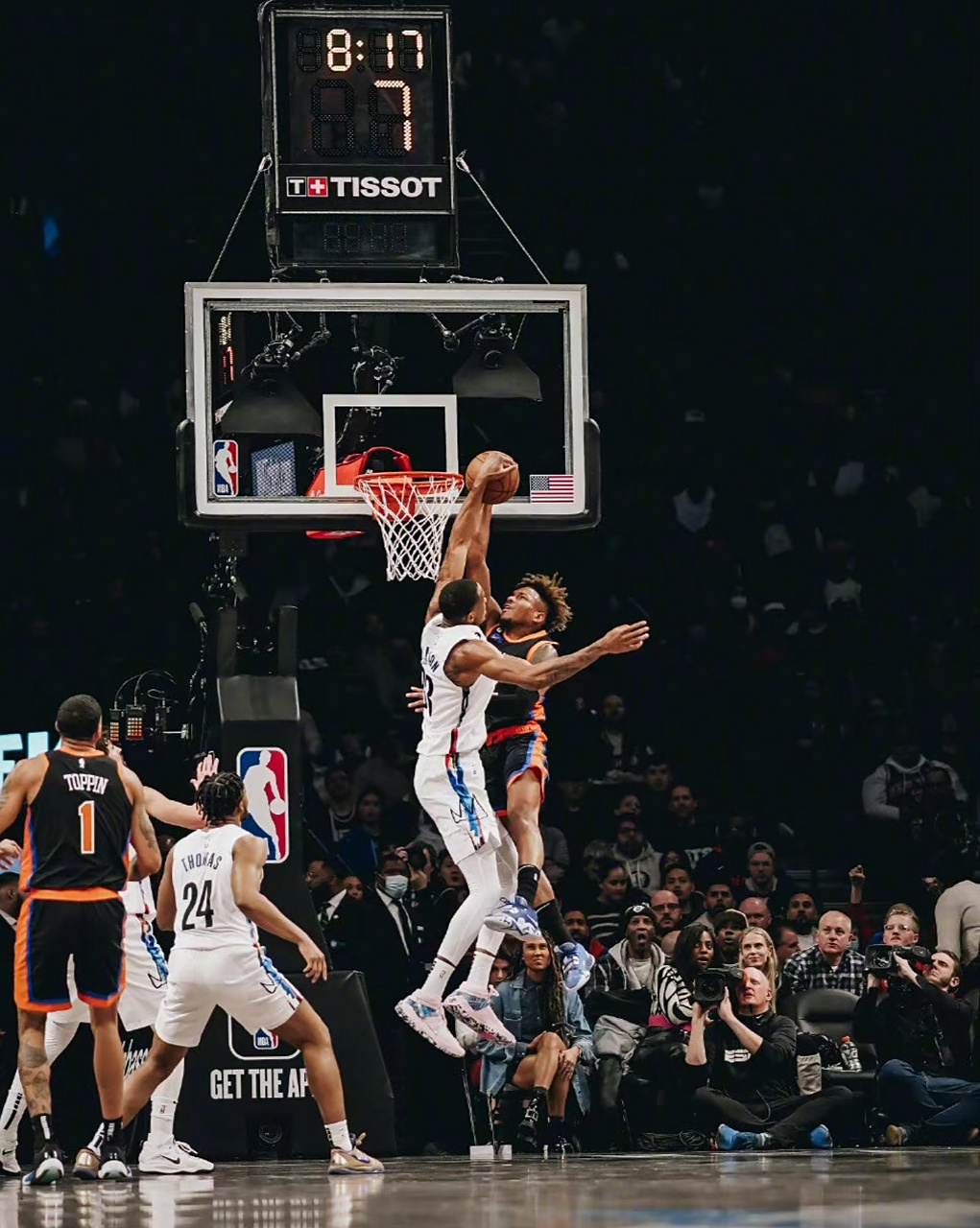 篮网主力中锋伤愈归队，加强内线防守