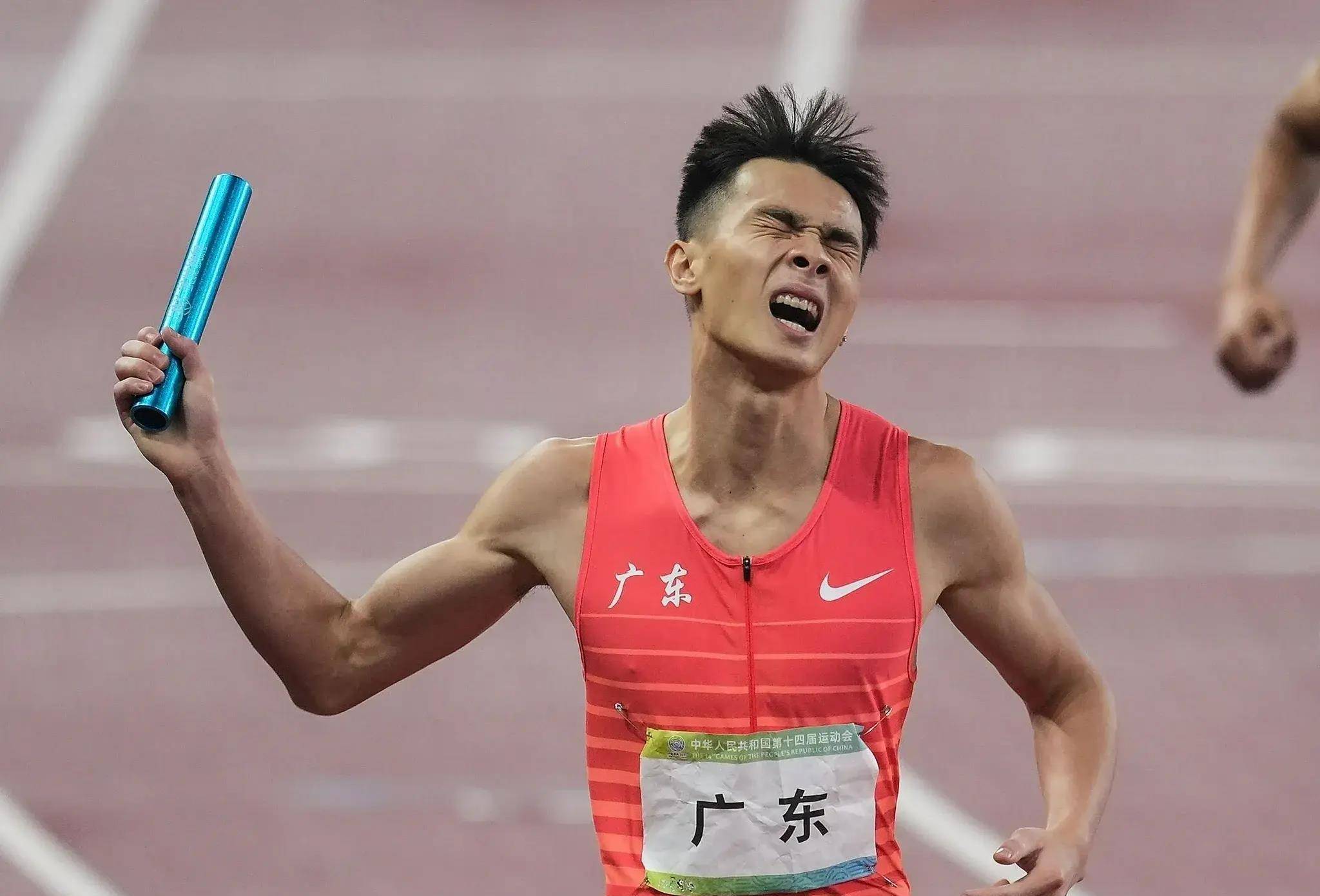 关于胜负不分伯仲,运动员们做出精采表现的信息 关于胜负不分伯仲,运动员们做出精采表现的信息