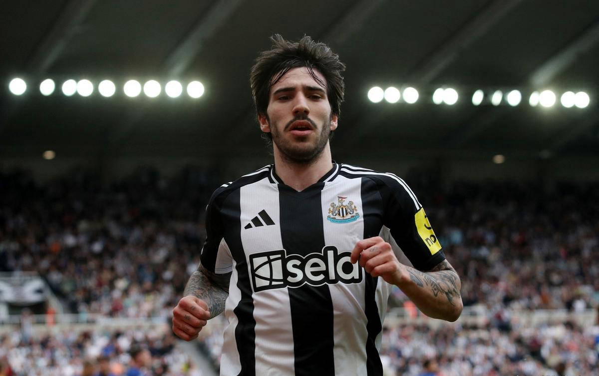 克斯亚金斯特领衔进攻,率队冲击胜利 克斯亚金斯特领衔进攻,率队冲击胜利