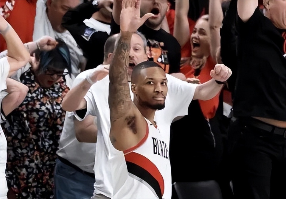 关于开拓者战胜尼克斯，利拉德连得分，全场不畏压力的信息