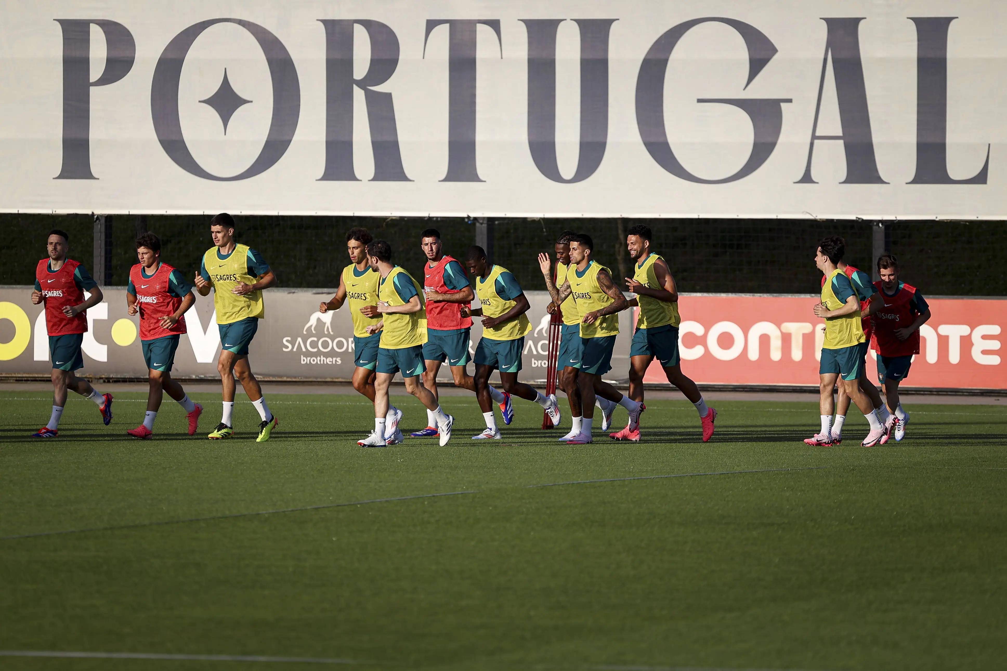 斯洛文尼亚成功晋级,欧洲杯首秀备战中 斯洛文尼亚成功晋级,欧洲杯首秀备战中