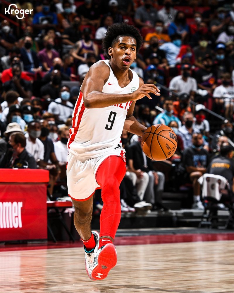 包含年轻球员展现爆发力，领先比分迅速拉开的词条