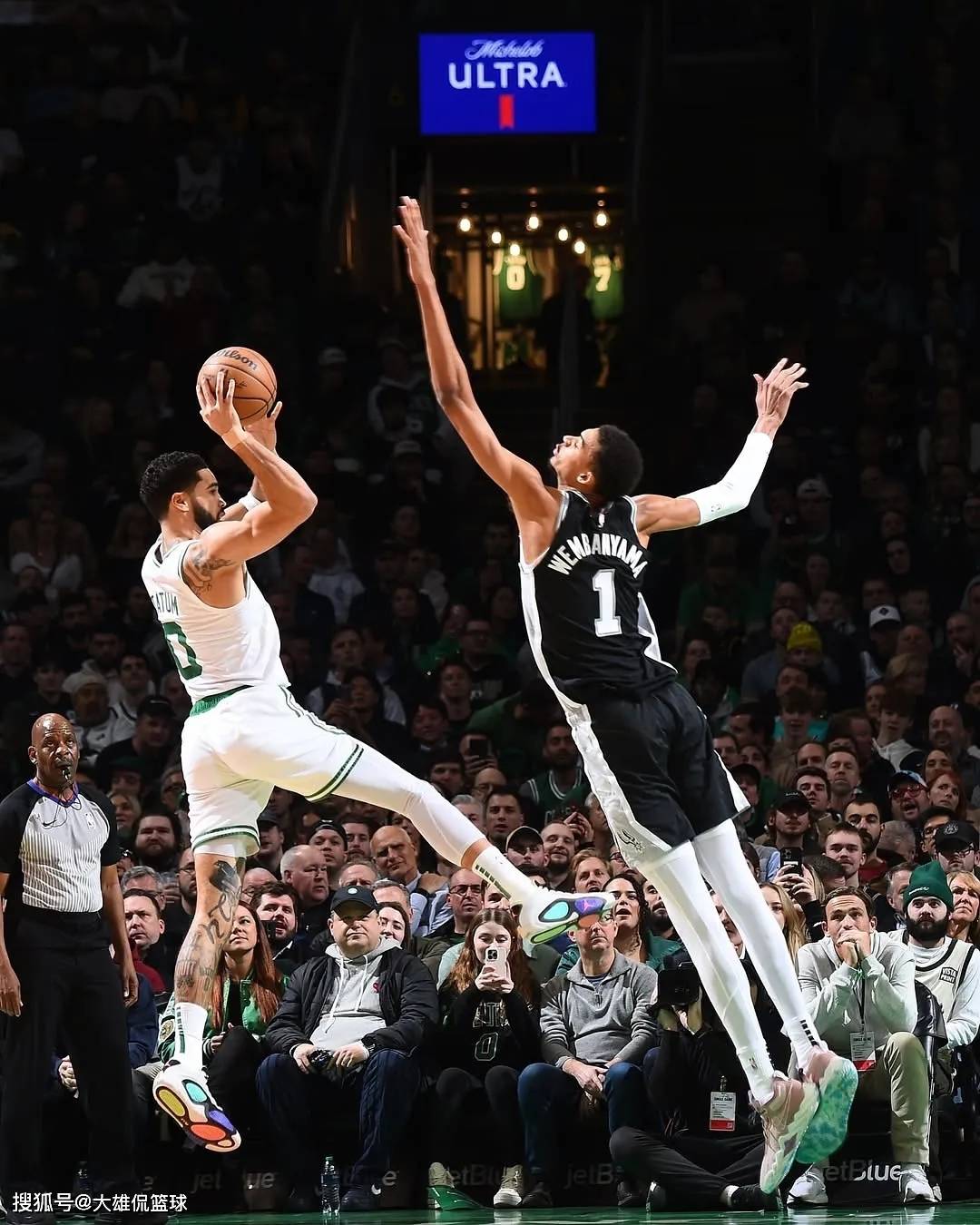 凯尔特人队中锋再获荣誉，球场无人能敌