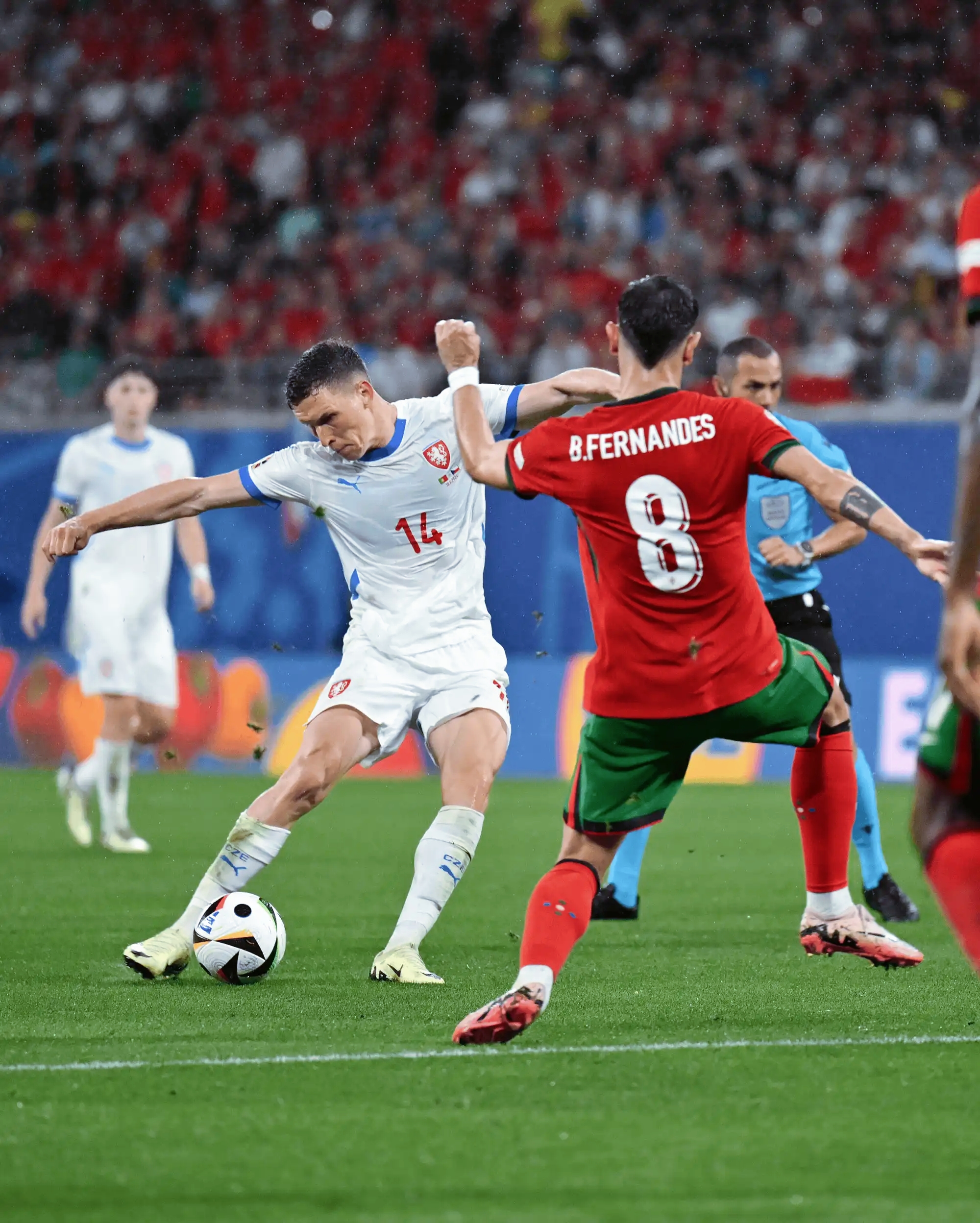 欧洲球员在大洲比赛中展现出色技术