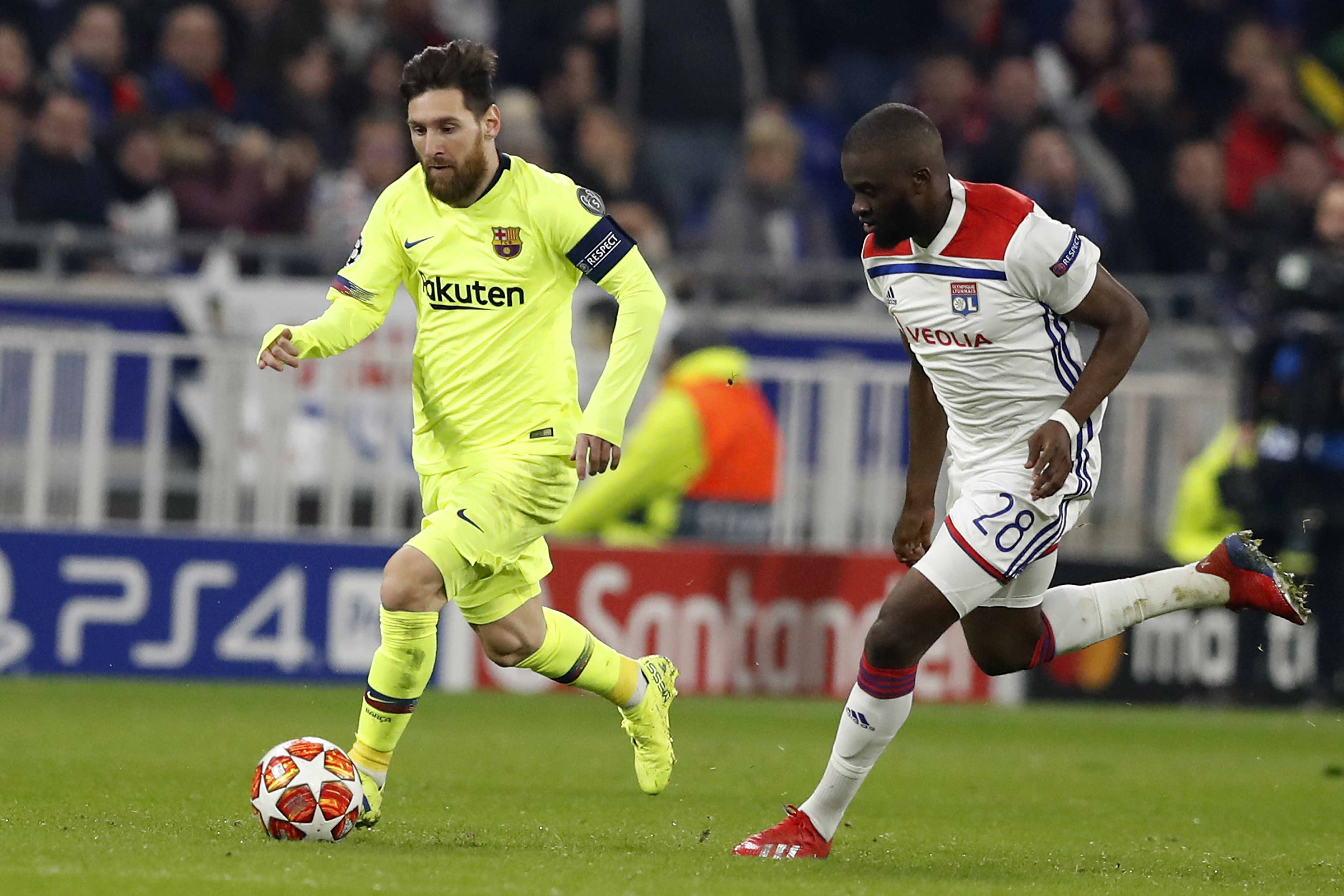 里昂队客场大捷，稳步追赶领先者