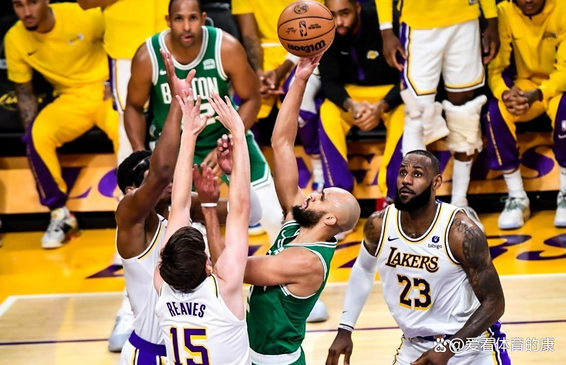 大比分惨败！球队遭遇重创，主帅孤立求生