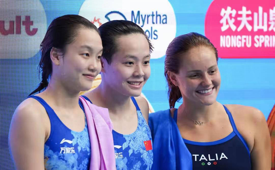 游泳冠军掌控比赛，毫不留情夺得金牌的简单介绍