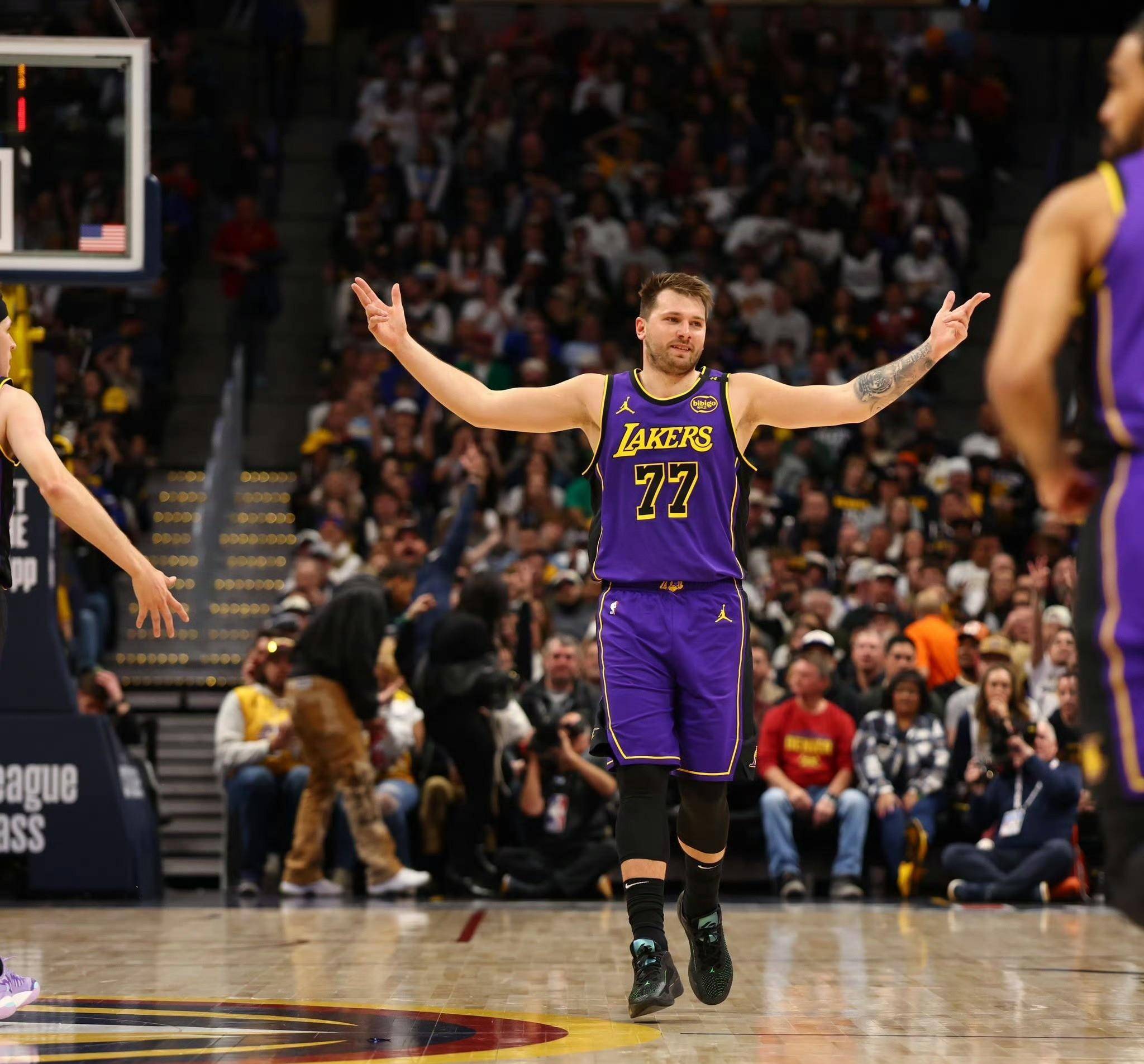 湖人主场击败魔术，取得三连胜