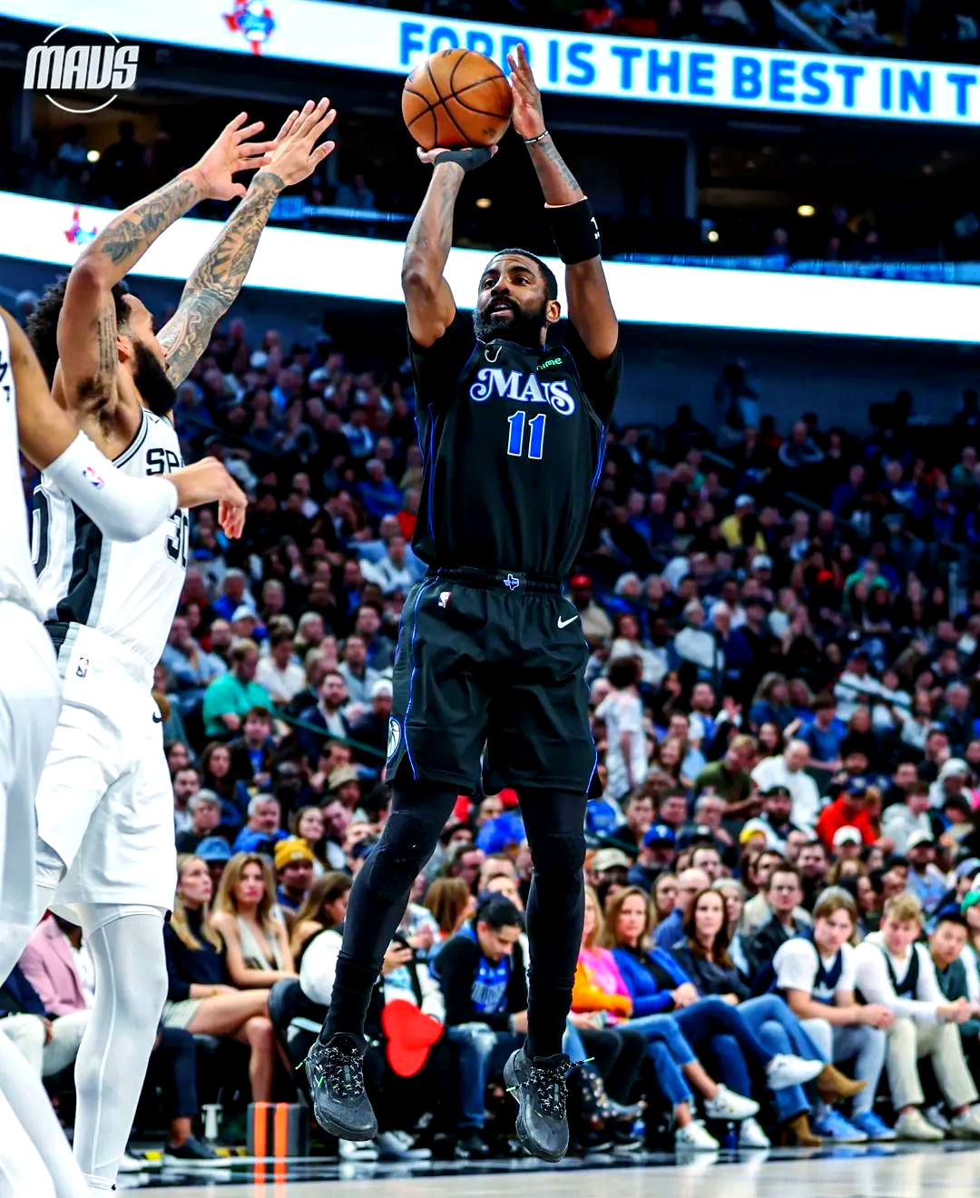 欧文重回赛场领先户外赛：尼克斯绝地逆袭夺胜