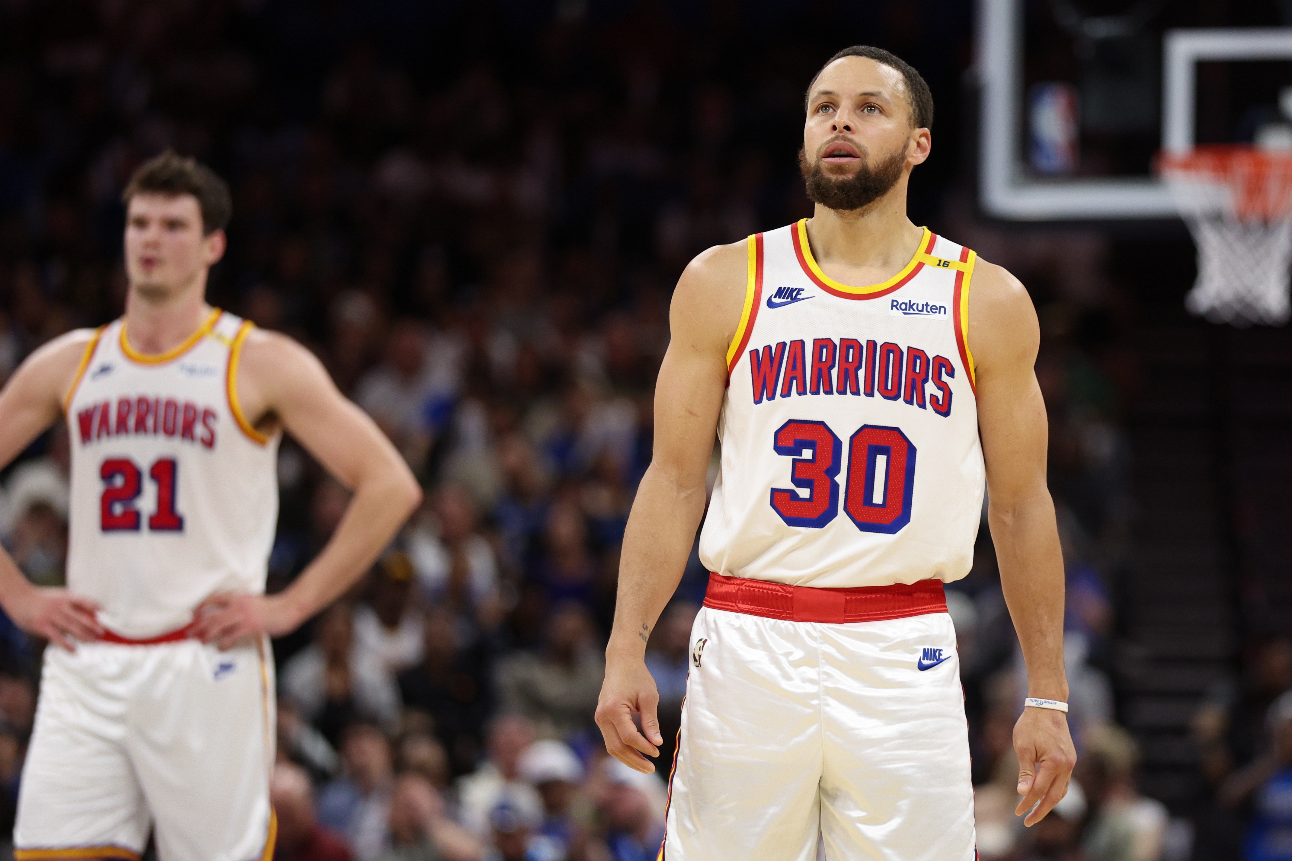 勇士逆转火箭，豪取胜利