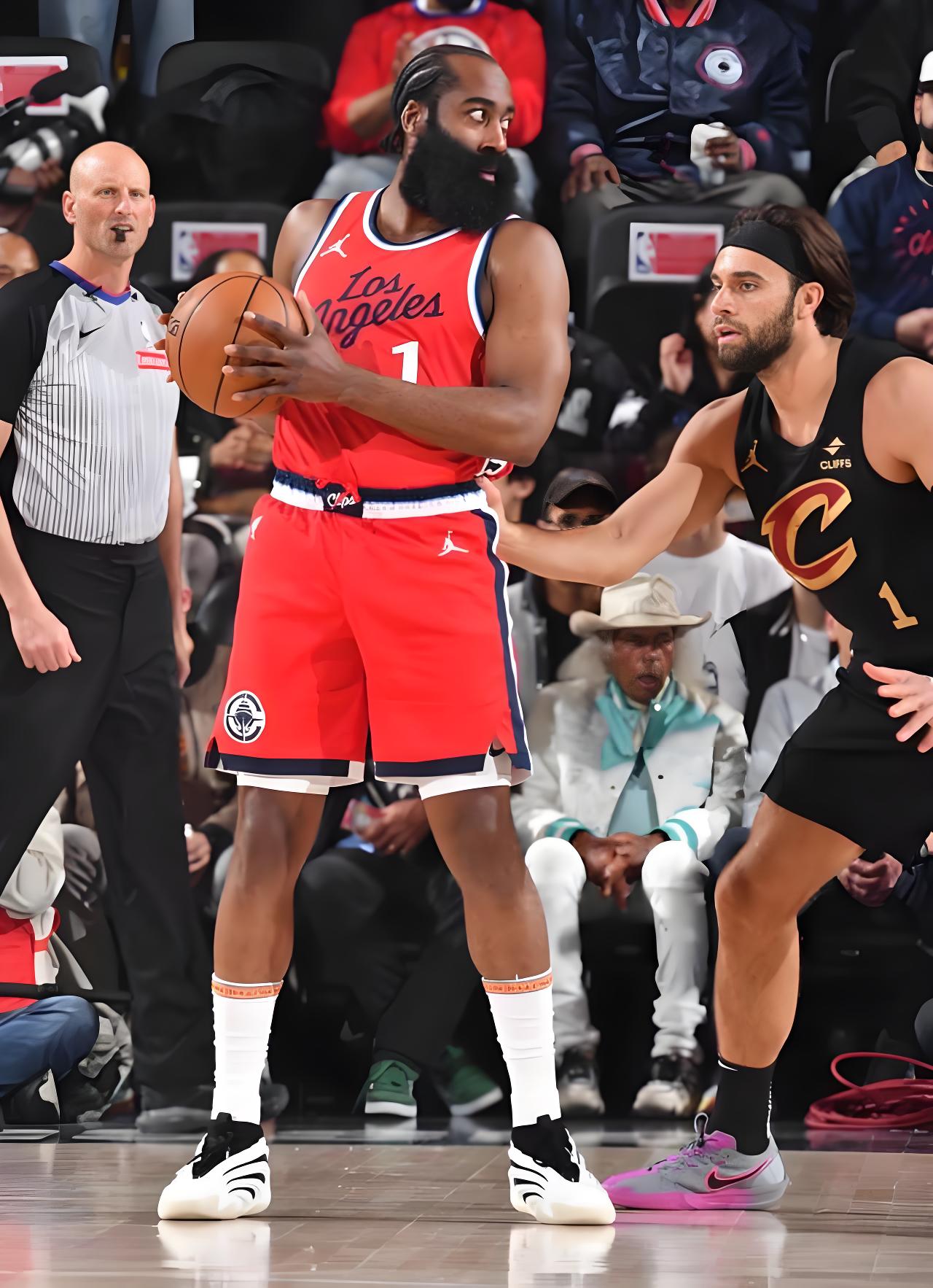 包含快船队主场打破对手堡垒，迎来连胜的词条