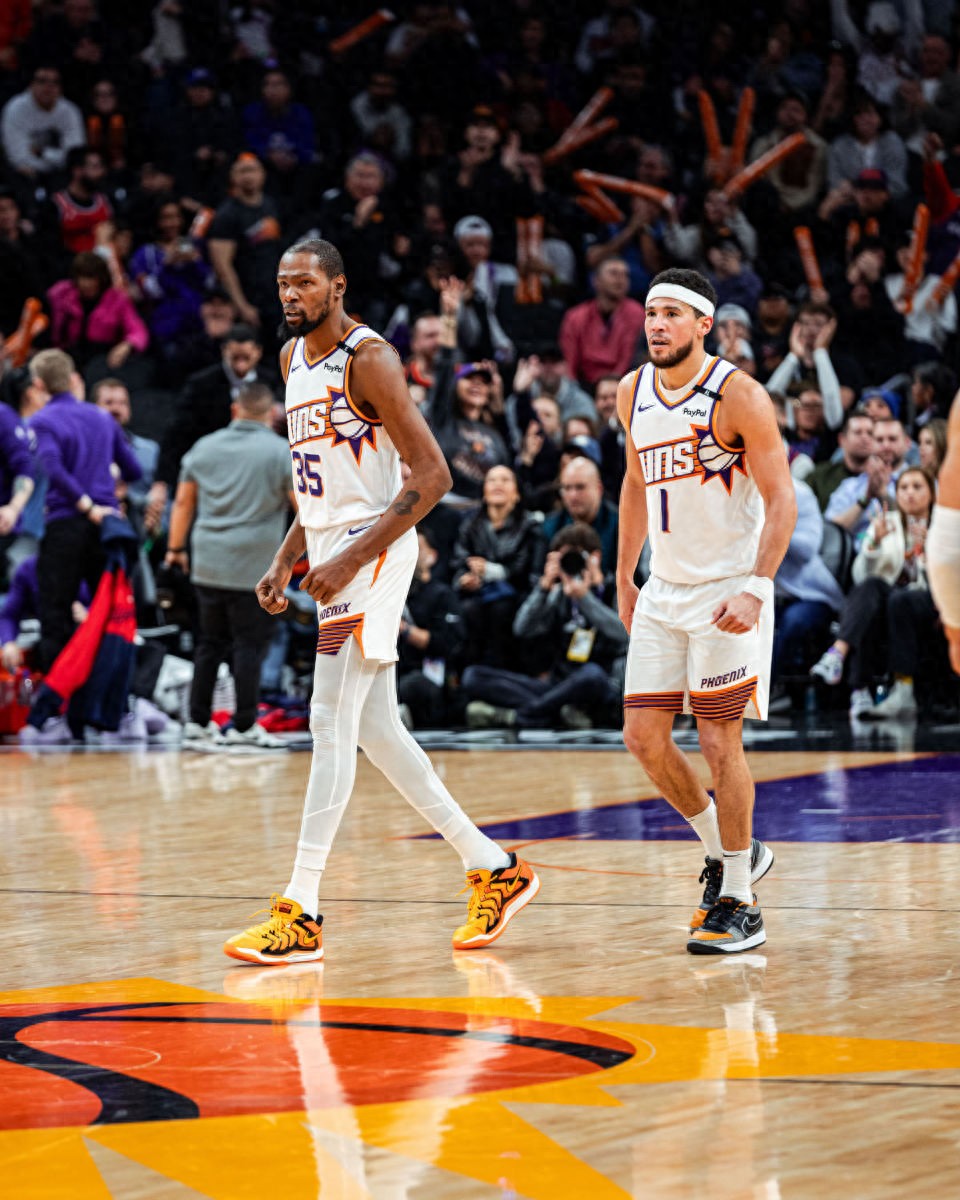 包含快船队主场打破对手堡垒，迎来连胜的词条