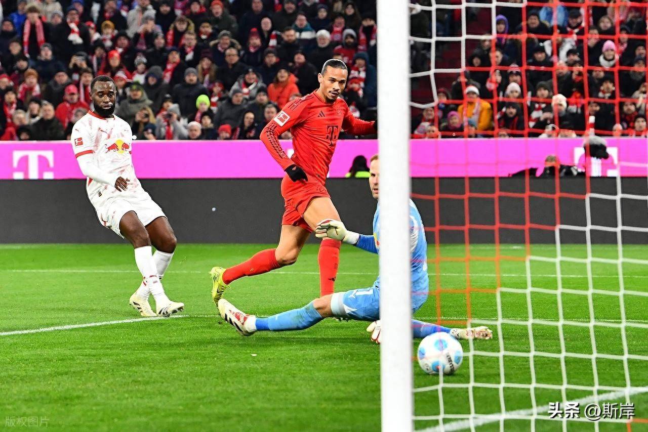 拜仁慕尼黑客场战胜RB莱比锡,德甲联赛豪取三分,领跑榜首位置 拜仁慕尼黑客场战胜RB莱比锡,德甲联赛豪取三分,领跑榜首位置